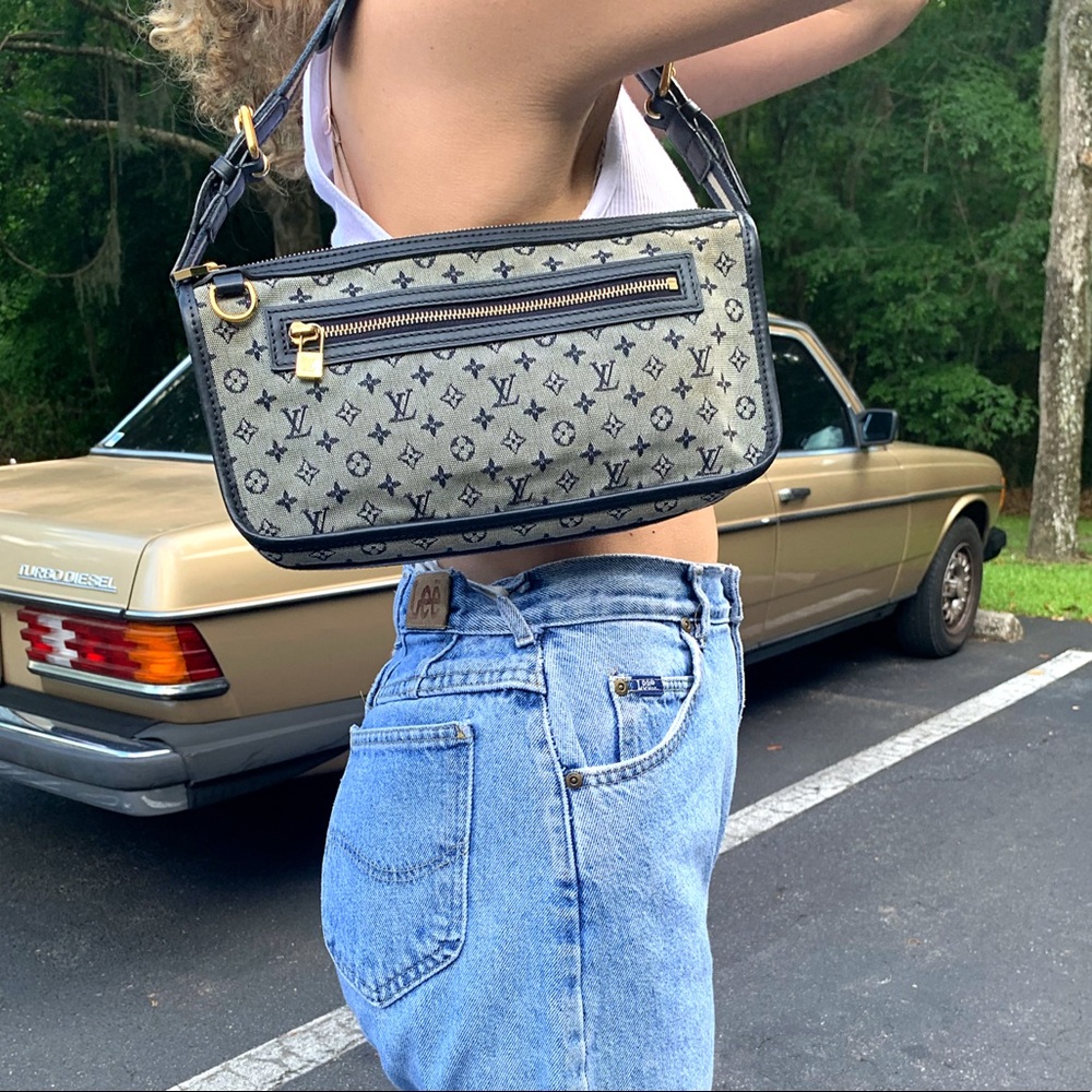 Vintage navy Louis Vuitton pochette shoulder bag